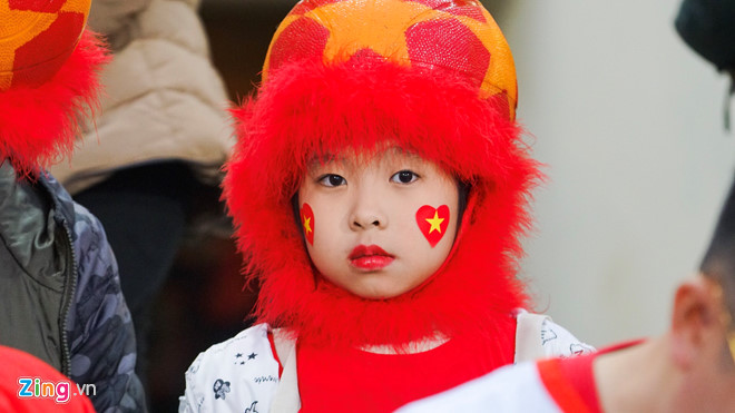 CĐV vào sân, sẵn sàng tiếp lửa cho thầy trò HLV Park Hang-seo