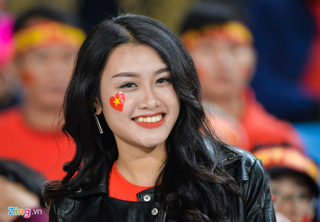 CĐV vào sân, sẵn sàng tiếp lửa cho thầy trò HLV Park Hang-seo