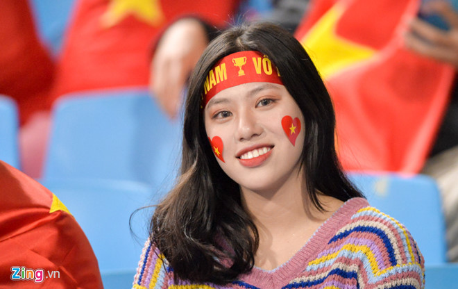 CĐV vào sân, sẵn sàng tiếp lửa cho thầy trò HLV Park Hang-seo