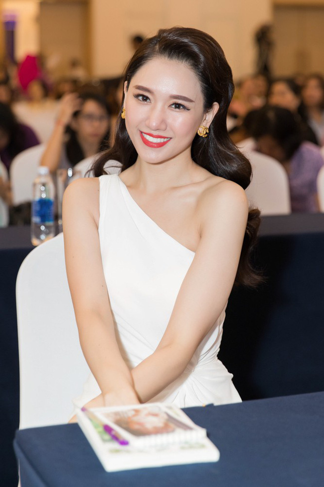 Chỉ vì chút thay đổi này, nhan sắc Hari Won khác lạ đến nỗi fan nhìn mãi mới nhận ra