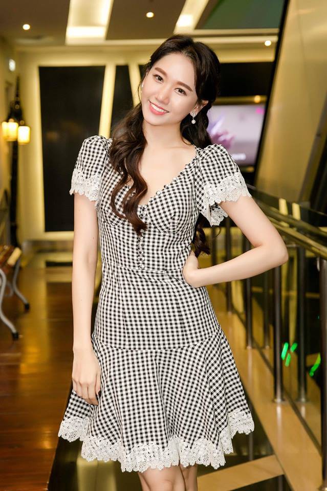 Chỉ vì chút thay đổi này, nhan sắc Hari Won khác lạ đến nỗi fan nhìn mãi mới nhận ra