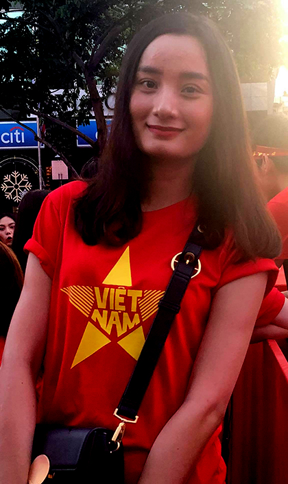 Hàng trăm sao Việt hát, ra sân cổ vũ đội nhà trước chung kết AFF Cup