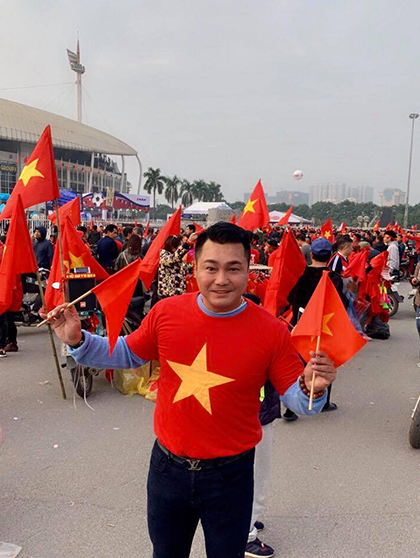 Hàng trăm sao Việt hát, ra sân cổ vũ đội nhà trước chung kết AFF Cup