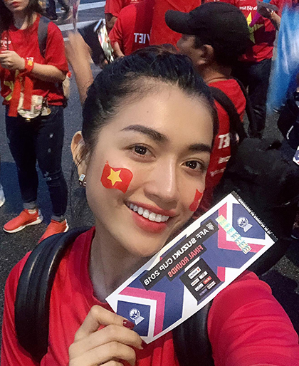 Hàng trăm sao Việt hát, ra sân cổ vũ đội nhà trước chung kết AFF Cup