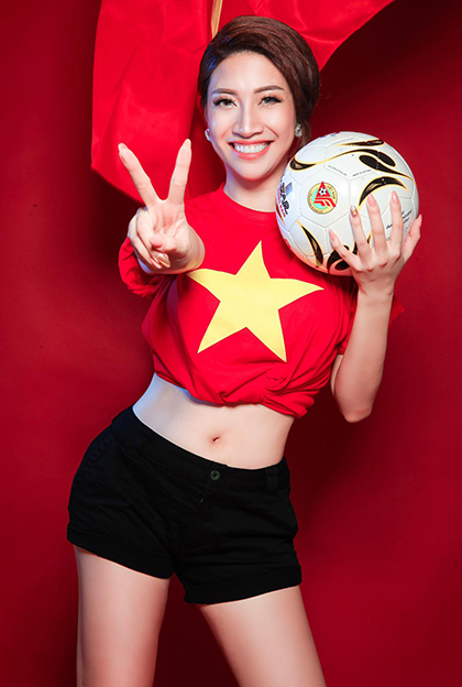 Hàng trăm sao Việt hát, ra sân cổ vũ đội nhà trước chung kết AFF Cup