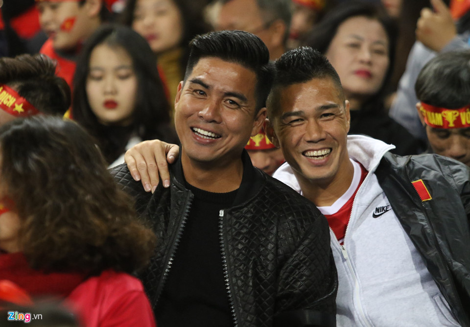 Thế hệ vàng 2008 trên khán đài sân Mỹ Đình trận chung kết AFF Cup 2018