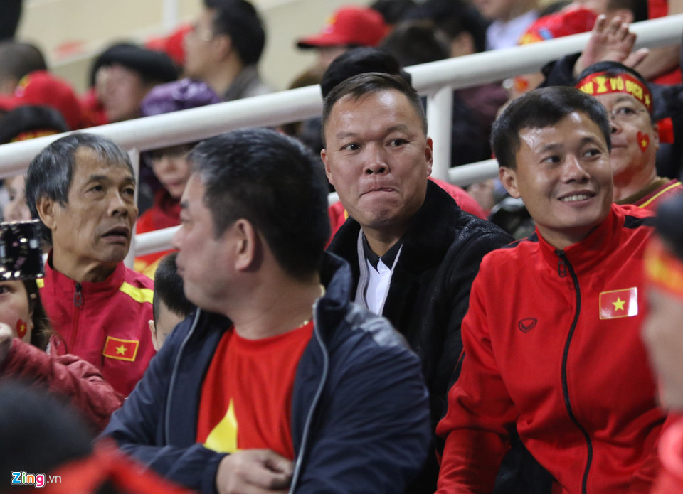 Thế hệ vàng 2008 trên khán đài sân Mỹ Đình trận chung kết AFF Cup 2018