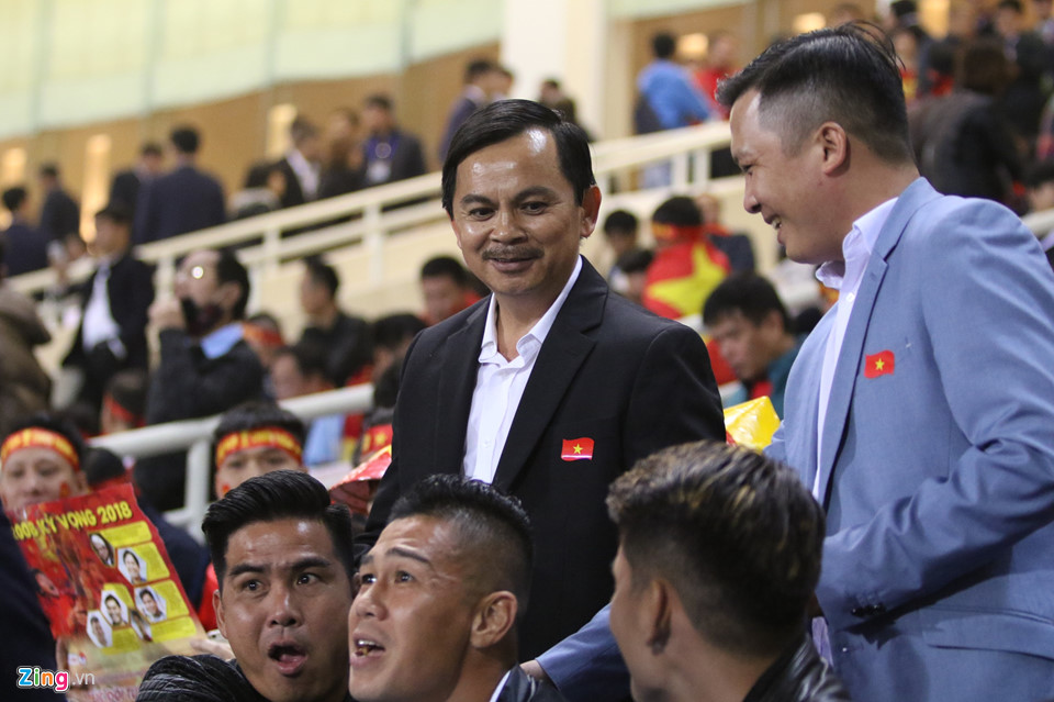 Thế hệ vàng 2008 trên khán đài sân Mỹ Đình trận chung kết AFF Cup 2018