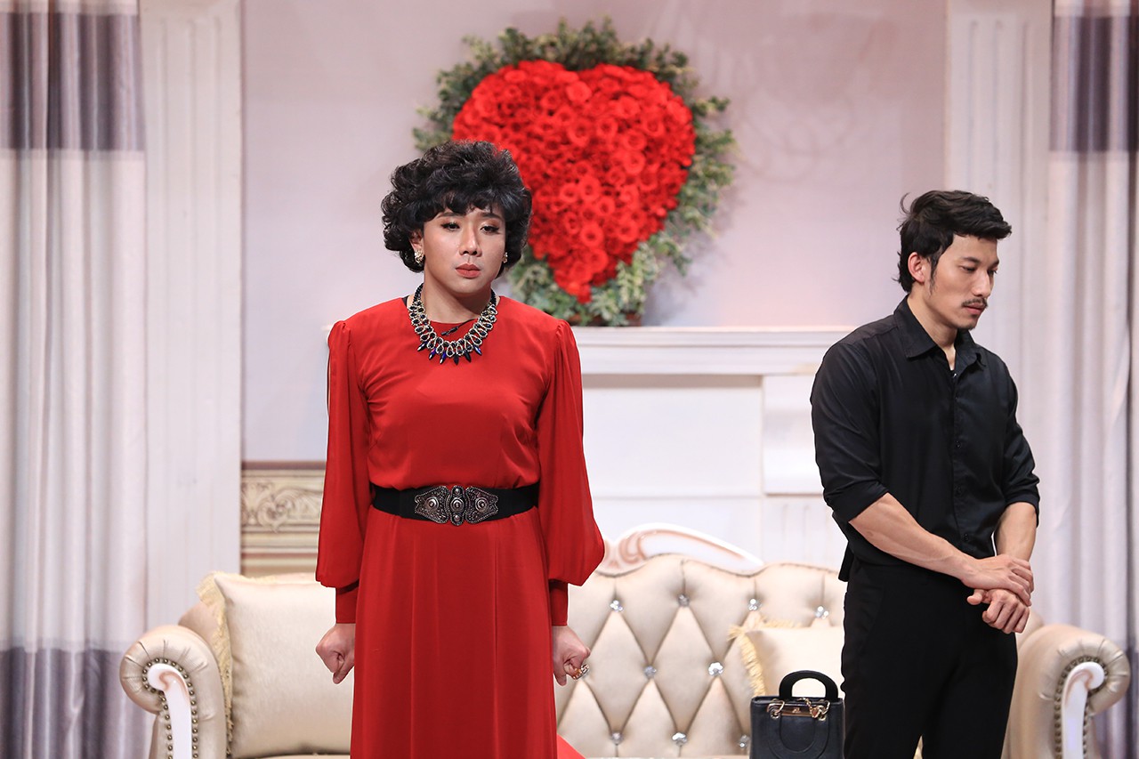 Trấn Thành nổi đóa khi liên tục bị đồng nghiệp chê mập trên sân khấu Ơn giời