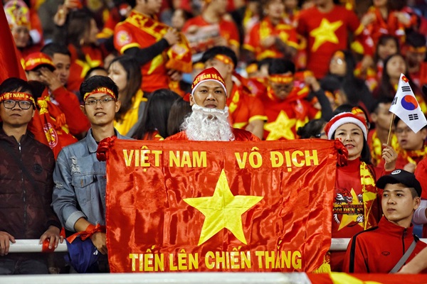 Việt Nam 1-0 Malaysia: Anh Đức vô lê nổ tung Mỹ Đình, ĐTVN lên đỉnh ĐNA sau 10 năm chờ đợi