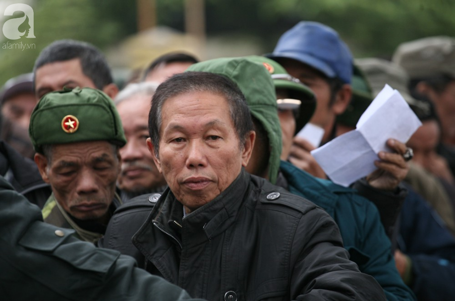 Sau vụ đại náo ở VFF, hàng trăm thương binh xếp hàng ngay ngắn nhận vé trận chung kết