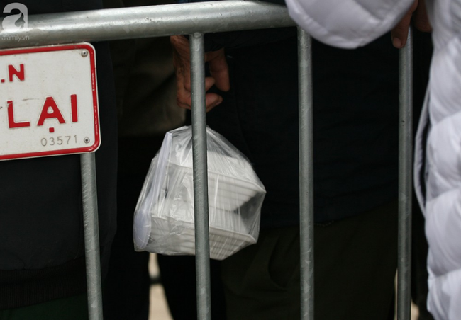 Sau vụ đại náo ở VFF, hàng trăm thương binh xếp hàng ngay ngắn nhận vé trận chung kết