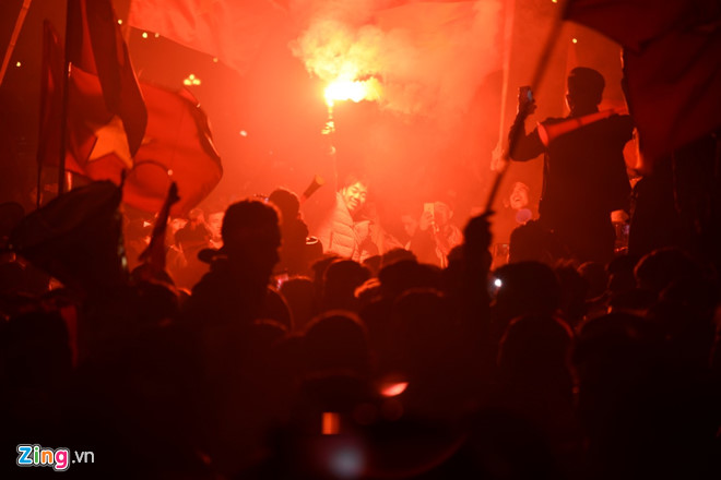 Triệu người xuống đường mừng tuyển Việt Nam vô địch AFF Cup 2018