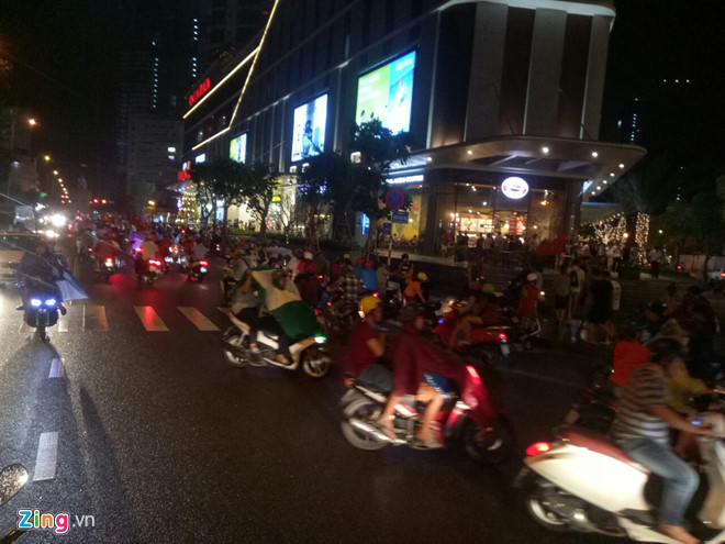 Triệu người xuống đường mừng tuyển Việt Nam vô địch AFF Cup 2018