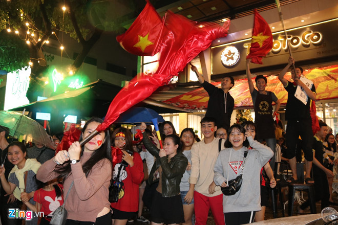 Triệu người xuống đường mừng tuyển Việt Nam vô địch AFF Cup 2018