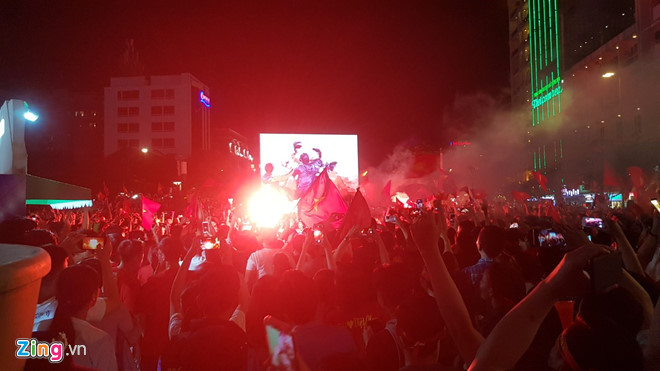 Triệu người xuống đường mừng tuyển Việt Nam vô địch AFF Cup 2018