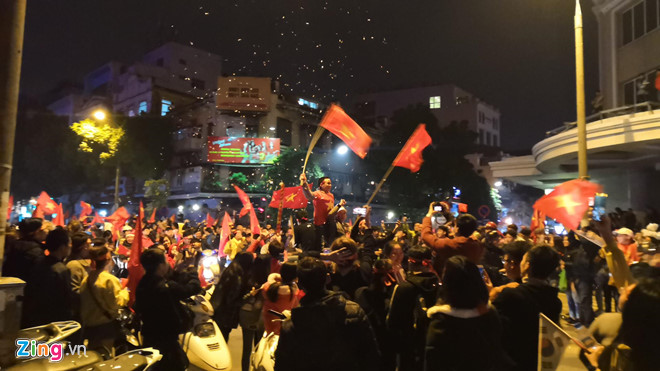 Triệu người xuống đường mừng tuyển Việt Nam vô địch AFF Cup 2018
