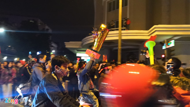 Triệu người xuống đường mừng tuyển Việt Nam vô địch AFF Cup 2018