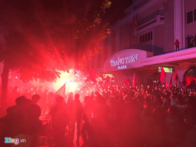 Triệu người xuống đường mừng tuyển Việt Nam vô địch AFF Cup 2018