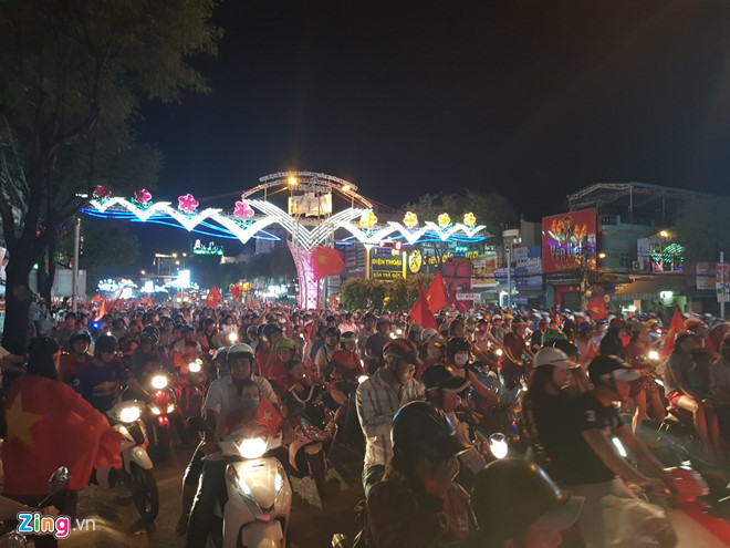 Triệu người xuống đường mừng tuyển Việt Nam vô địch AFF Cup 2018