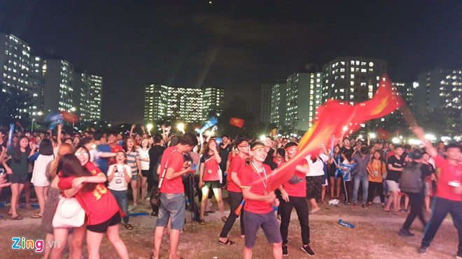 Triệu người xuống đường mừng tuyển Việt Nam vô địch AFF Cup 2018