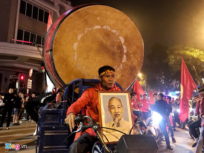 Triệu người xuống đường mừng tuyển Việt Nam vô địch AFF Cup 2018