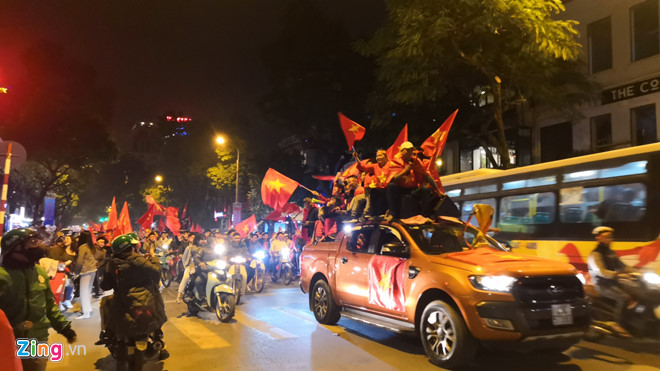 Triệu người xuống đường mừng tuyển Việt Nam vô địch AFF Cup 2018