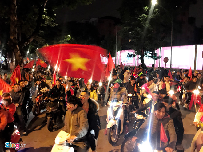 Triệu người xuống đường mừng tuyển Việt Nam vô địch AFF Cup 2018