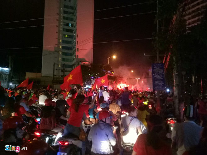 Triệu người xuống đường mừng tuyển Việt Nam vô địch AFF Cup 2018