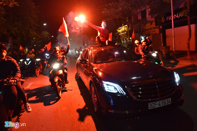 Triệu người xuống đường mừng tuyển Việt Nam vô địch AFF Cup 2018