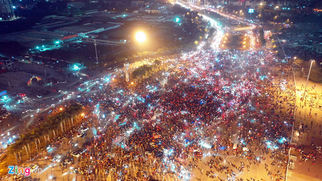 Triệu người xuống đường mừng tuyển Việt Nam vô địch AFF Cup 2018