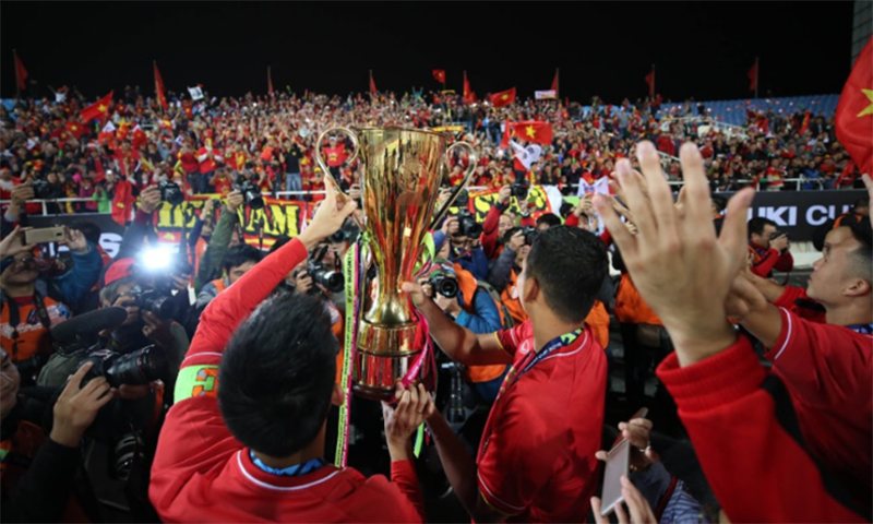 Reuters: CĐV Việt Nam sướng mê ly với chức vô địch AFF Cup