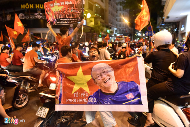 Triệu người xuống đường mừng tuyển Việt Nam vô địch AFF Cup 2018