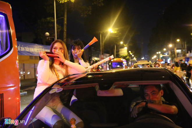 Triệu người xuống đường mừng tuyển Việt Nam vô địch AFF Cup 2018