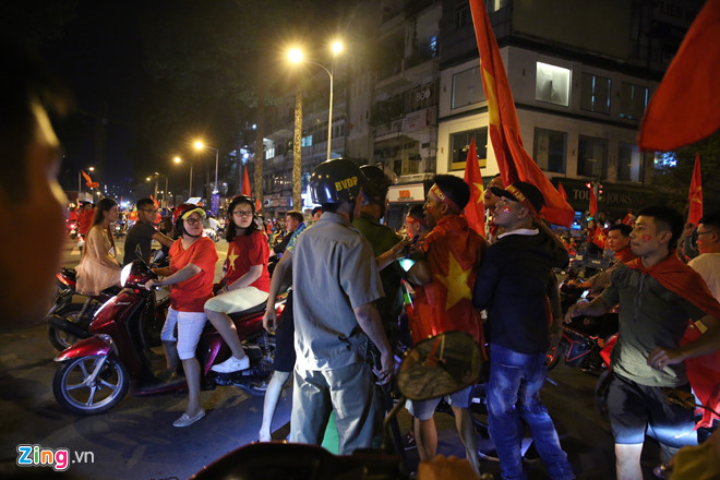 Triệu người xuống đường mừng tuyển Việt Nam vô địch AFF Cup 2018
