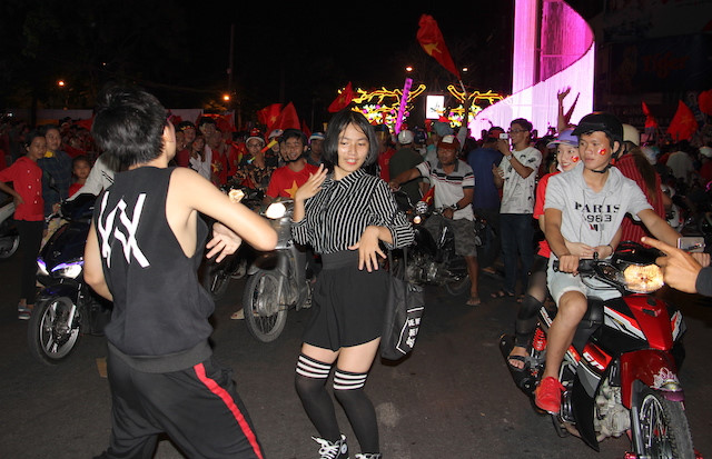 Triệu người xuống đường mừng tuyển Việt Nam vô địch AFF Cup 2018