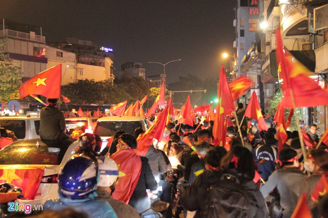 Triệu người xuống đường mừng tuyển Việt Nam vô địch AFF Cup 2018