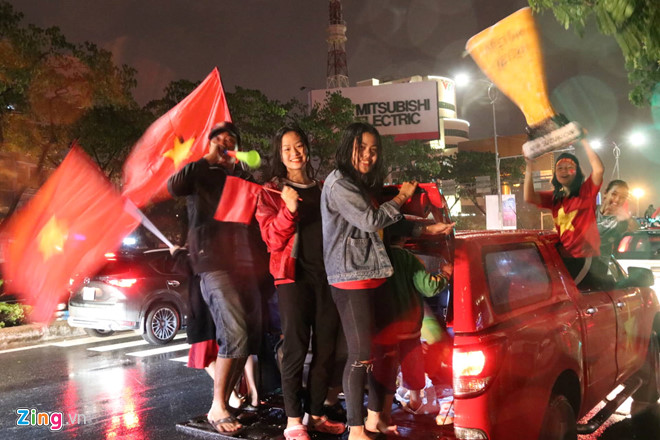 Triệu người xuống đường mừng tuyển Việt Nam vô địch AFF Cup 2018