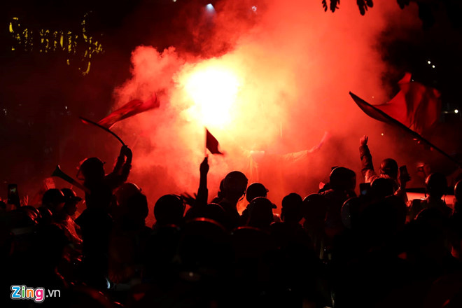 Triệu người xuống đường mừng tuyển Việt Nam vô địch AFF Cup 2018