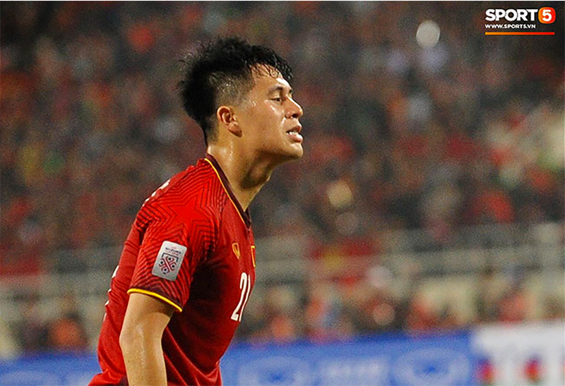 Đình Trọng báo tin về gia đình: Cháu mất giải đấu tới rồi chú ạ