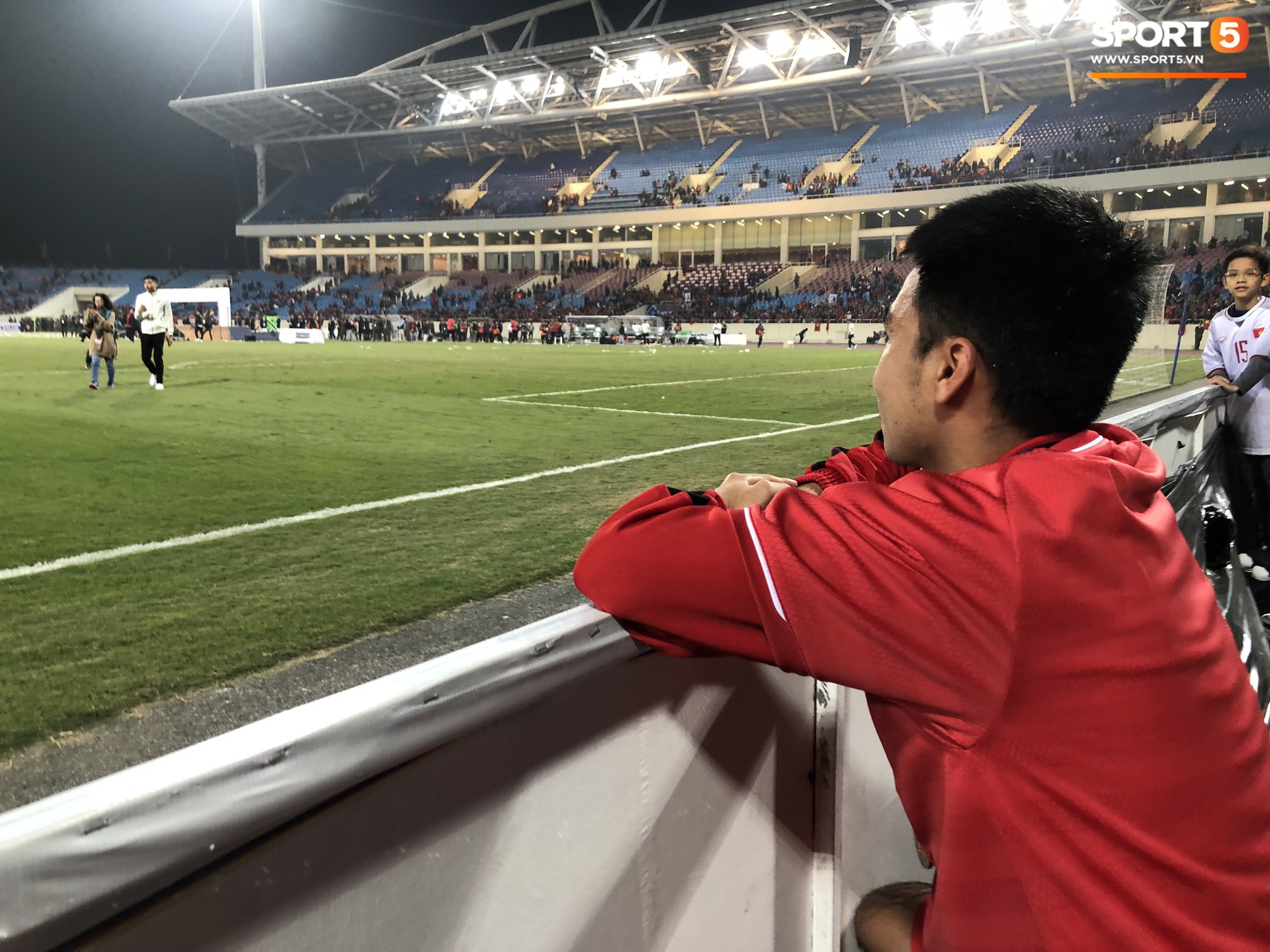 Cậu bé năm xưa nay đã là nhà vô địch: Đức Huy xúc động tái hiện lại giây phút nhặt bóng 10 năm trước