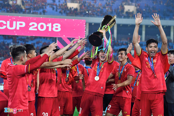 Nghệ sĩ Hoài Linh: Cảm ơn bầu Đức, cảm ơn Park Hang-seo và đội tuyển