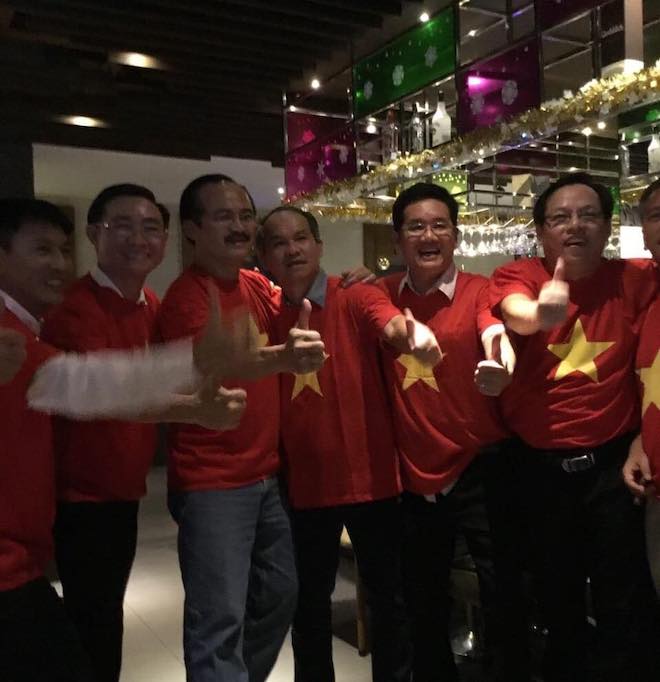 Bầu Đức ở đâu trong đêm tuyển Việt Nam đăng quang AFF Cup 2018?