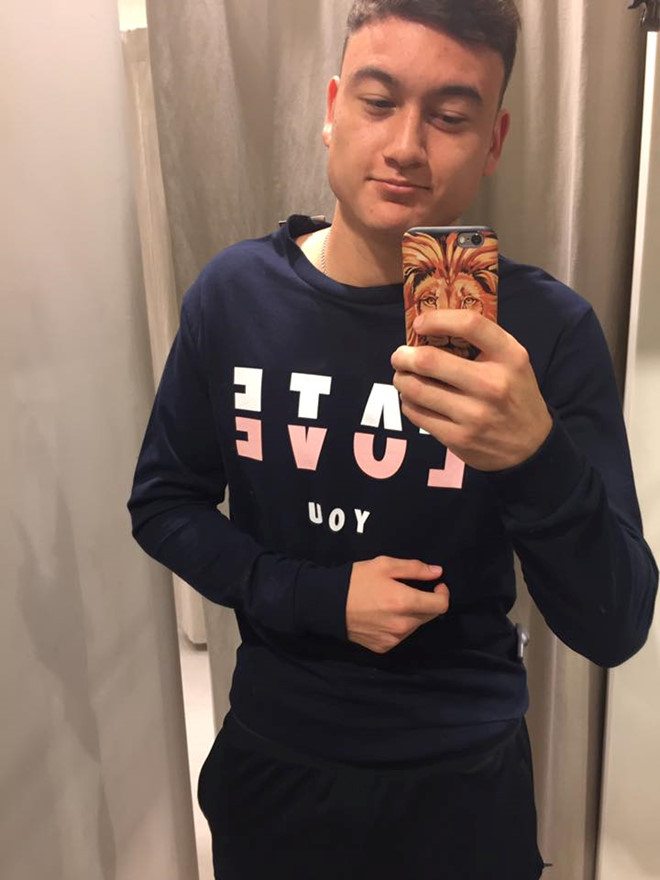 Gu thời trang trẻ trung, đơn giản của thủ môn Đặng Văn Lâm