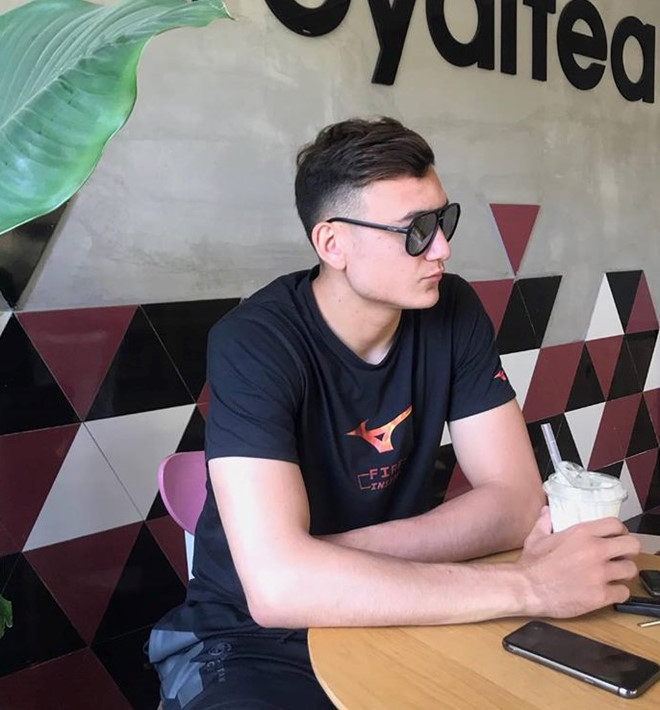 Gu thời trang trẻ trung, đơn giản của thủ môn Đặng Văn Lâm