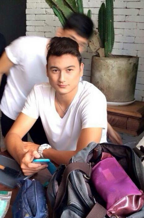 Gu thời trang trẻ trung, đơn giản của thủ môn Đặng Văn Lâm