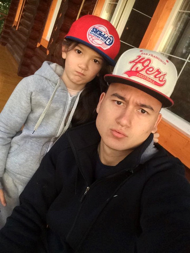 Gu thời trang trẻ trung, đơn giản của thủ môn Đặng Văn Lâm