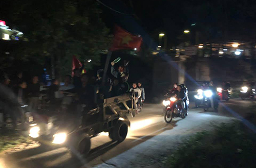 Những loại xe ăn mừng độc đáo trên đường phố Việt Nam