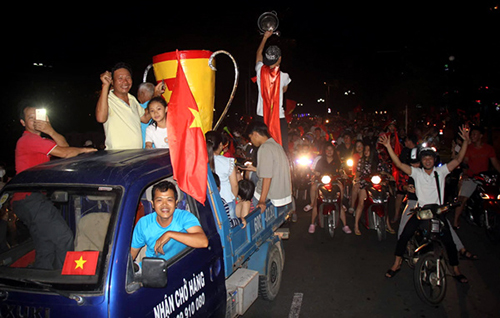 Những loại xe ăn mừng độc đáo trên đường phố Việt Nam