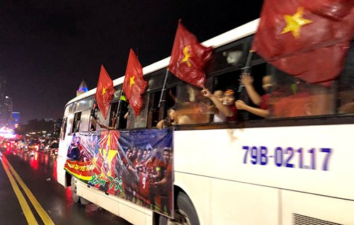 Những loại xe ăn mừng độc đáo trên đường phố Việt Nam